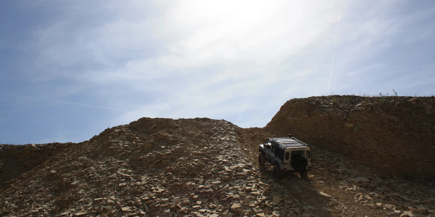 ENGAGE4X4 Land Rover Ausrüstung für Defender und Discovery 1 echte Offroad Overlander 