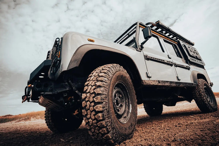 Defender Umbauten Fahrwerke und Dachträger Reserveradträger, verstärkte Antriebsstrang-Komponenten für extreme Offroad-Einsätze für alle Land Rover Defender Modelle